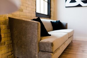 Spacious Elegance: Relax in our luxurious living room, a perfect blend of space and comfort. Just minutes from the Stratford Festival and downtown Stratford, Ontario, it’s an ideal retreat for culture enthusiasts