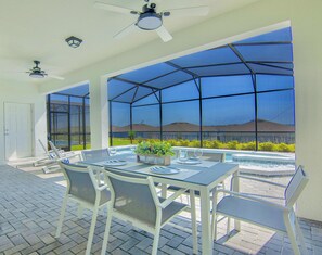 3763LANAAVE-OUTDOORDINING1
