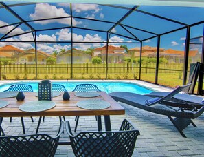 POOLOUTDOORDINING2