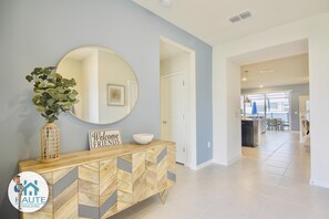4342LANAAVE-Hall