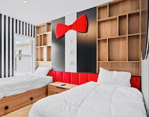 836DM_MICKEYBED_1