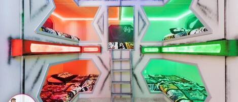 9004FLAMINGOKEY_BEDROOM4STARWARS_3