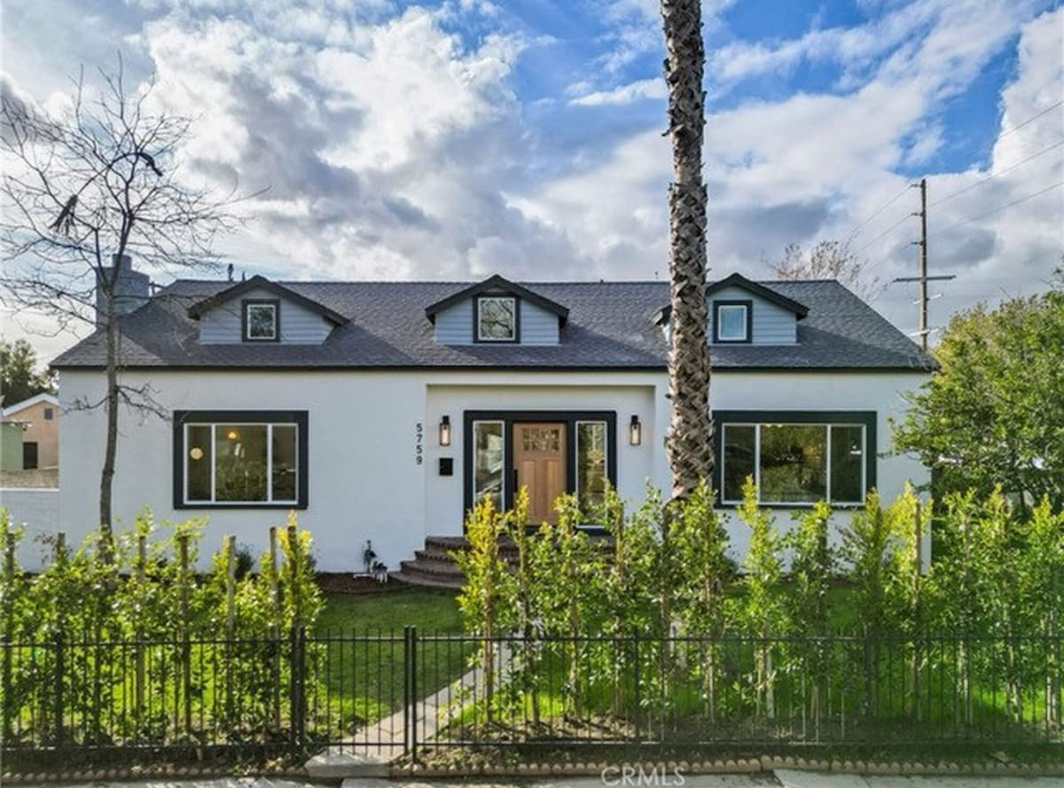 Gorgeous, renovated, Colonial-style 1,779 home near Noho Arts district!