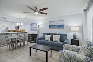 Cozy Living Room / Dining Area