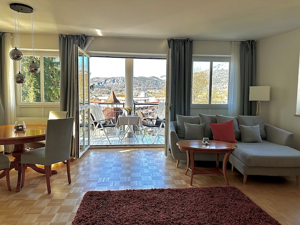 Appartement Nr. 35, 56qm, Wohn/Schlafraum, Balkon mit herrlicher Aussicht-Wohnzimmer