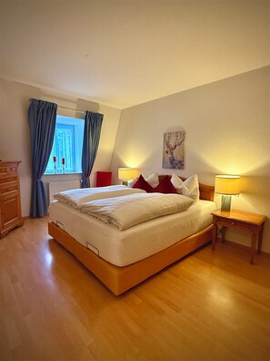 Appartement Nr. 35, 56qm, Wohn/Schlafraum, Balkon mit herrlicher Aussicht-Schlafzimmer
