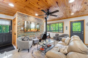 MAIN LEVEL LIVING AREA