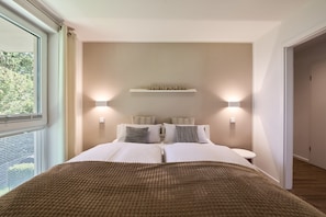 erstes Schlafzimmer mit Doppelbett 1,60x,2,00m