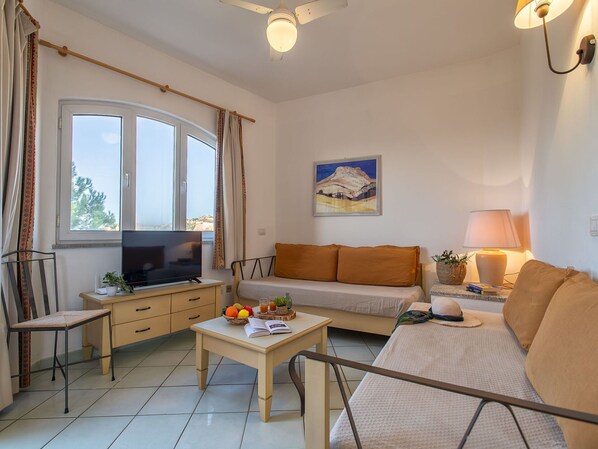 Möbel, Eigentum, Couch, Fenster, Tabelle, Holz, Komfort, Schatten, Beleuchtung, Interior Design