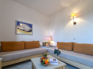 Tabelle, Möbel, Couch, Komfort, Beleuchtung, Orange, Studio Couch, Interior Design, Fussboden, Wohnzimmer