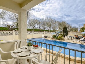Sky, Cloud, Water, Plant, Swimming Pool, Building, Blue, Azure, Tree, House
