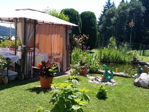 Garten, Garten, Hinterhof, Gras, Gartenbauten, Schuppen, Pflanze, Landscaping, Landschaft, Rasen