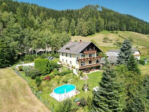 Pflanze, Berg, Himmel, Natur, Baum, Haus, Natürliche Landschaft, Grundstueck, Vegetation, Hochland