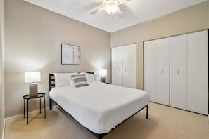 Bedroom 2 - Queen bed