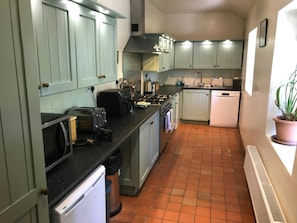 Kitchen with range cooker, microwave, toaster and dish washer