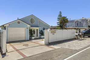 Front of house as viewed from Pacific Coast Hwy