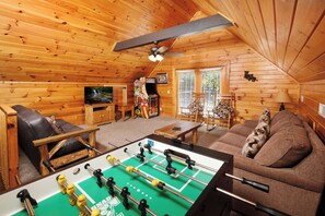 Smoky Mountain Jewel's fun game room