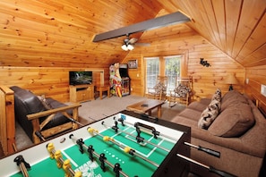 Smoky Mountain Jewel's fun game room