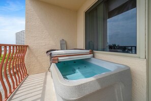 屋外スパ浴槽