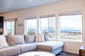 Living room with view to lake and mountains