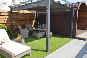 The Glamping Pod and garden seating area 