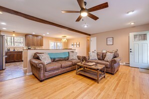 Living Room | Electric Heating | Smart TV | Fireplace | Main Level