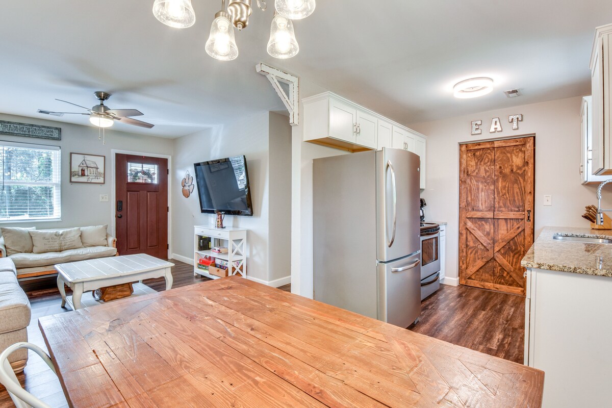 Dog-Friendly Clemson Cottage < 1 Mi to University!