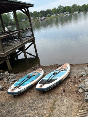 2 paddle boards 