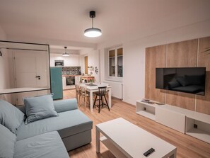 Möbel, Couch, Eigentum, Tabelle, Fernsehen, Interior Design, Komfort, Holz, Haushaltsgerät, Wohnzimmer