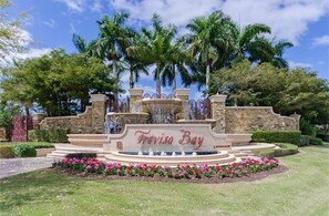 Treviso Bay Luxury Resort Condo 2/2 & Den (412)