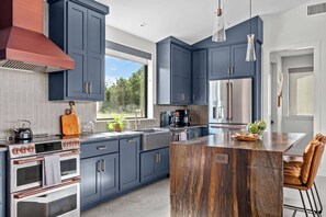 Full kitchen