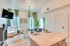 Living Room | Free WiFi | Smart TV