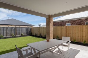Lovely Space Outdoors to Dine