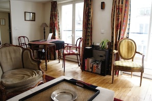 view from sofa, various guidebooks between the windows