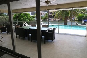 Lido Beach Retreat screened lanai