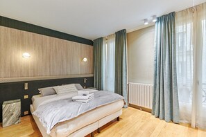 Chambre avec lit double 160 cm N1