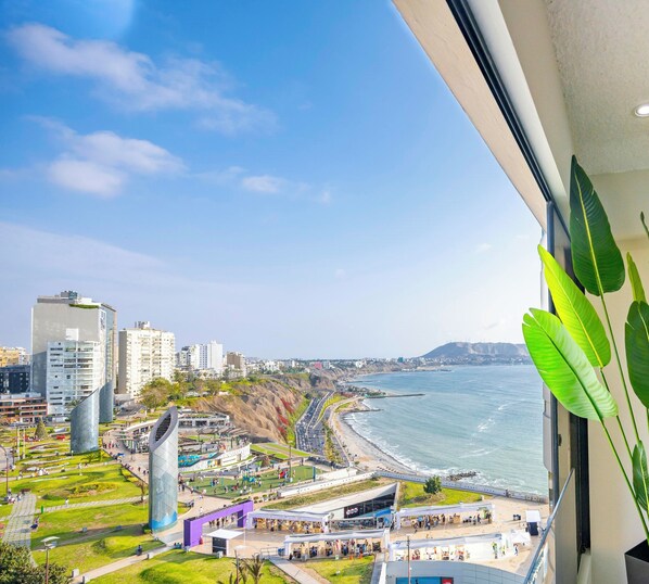 Seaview with open balcony, across Larcomar Shoppping center
