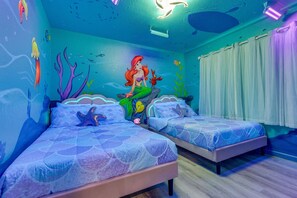 Under the sea Little Mermaid Bedroom with 2 Full size sea shell beds
