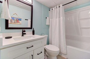 Atlantic Towers 405-large-017-019-Bathroom-1500x986-72dpi