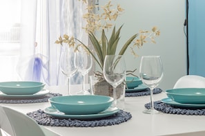 Dining table (1)
