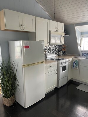 Full size kitchen