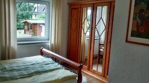 Ferienwohnung (70 qm) - ideal für 2 Personen-Schlafzimmer mit Doppelbett