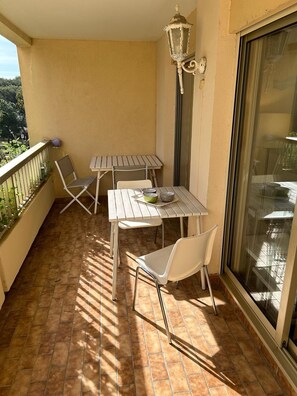 Balcon avec jardinières 