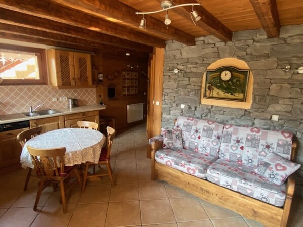 Studio Les Brames, séjour équipé, Petit Châtel