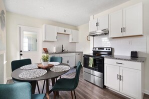 Fully Furnished Eat-In Kitchen