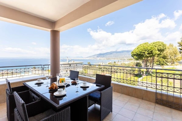 Balcony with panoramic sea and mountain view