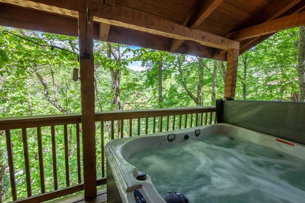 Outdoor spa tub