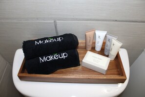 Travel essentials and makeup wipes/cloths to use at your convenience.