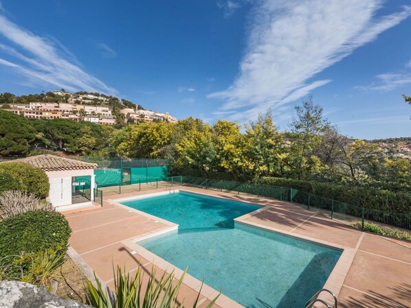 Ciel, Nuage, Plante, Propriété, L'Eau, Bleu Azur, Piscine, Végétation, Plan D'Eau, Arbre
