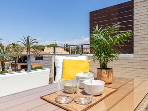 Himmel, Eigentum, Pflanze, Gebäude, Interior Design, Holz, Die Architektur, Gartenmöbel, Fussboden, Flooring